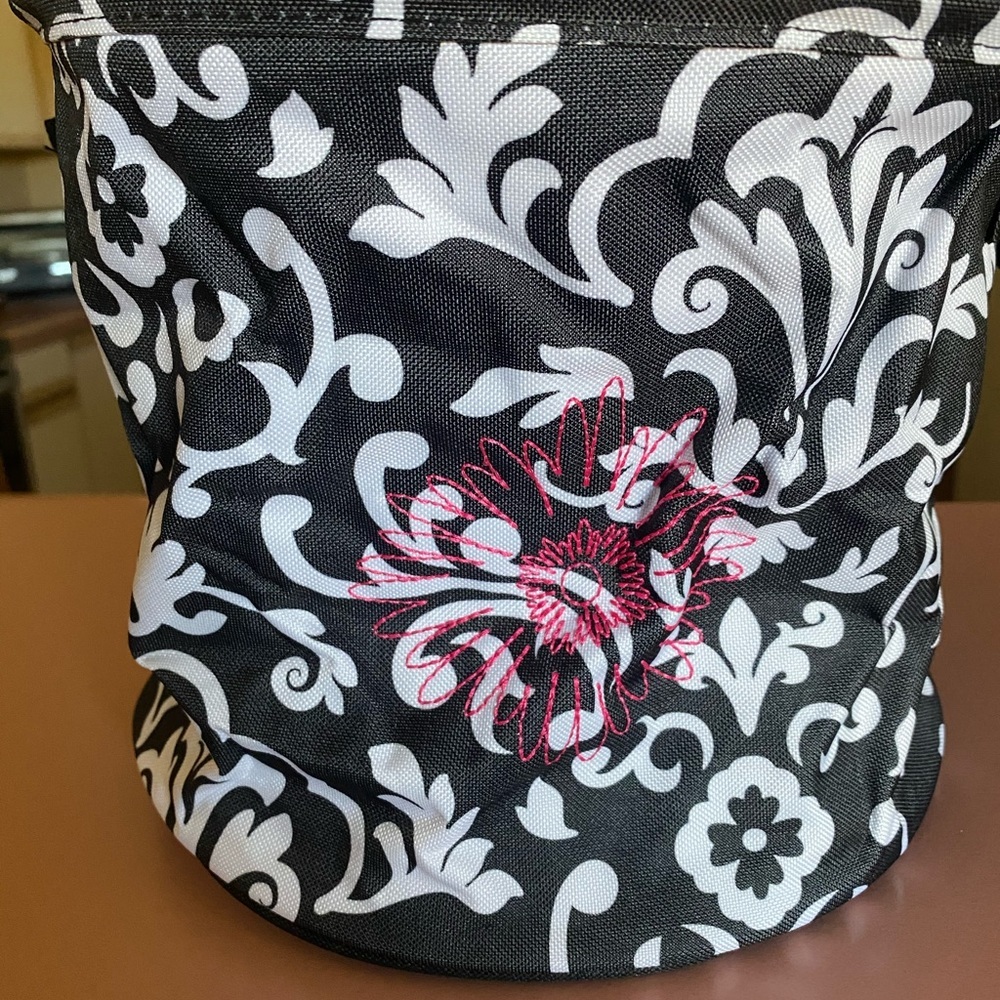 Cinch top bin